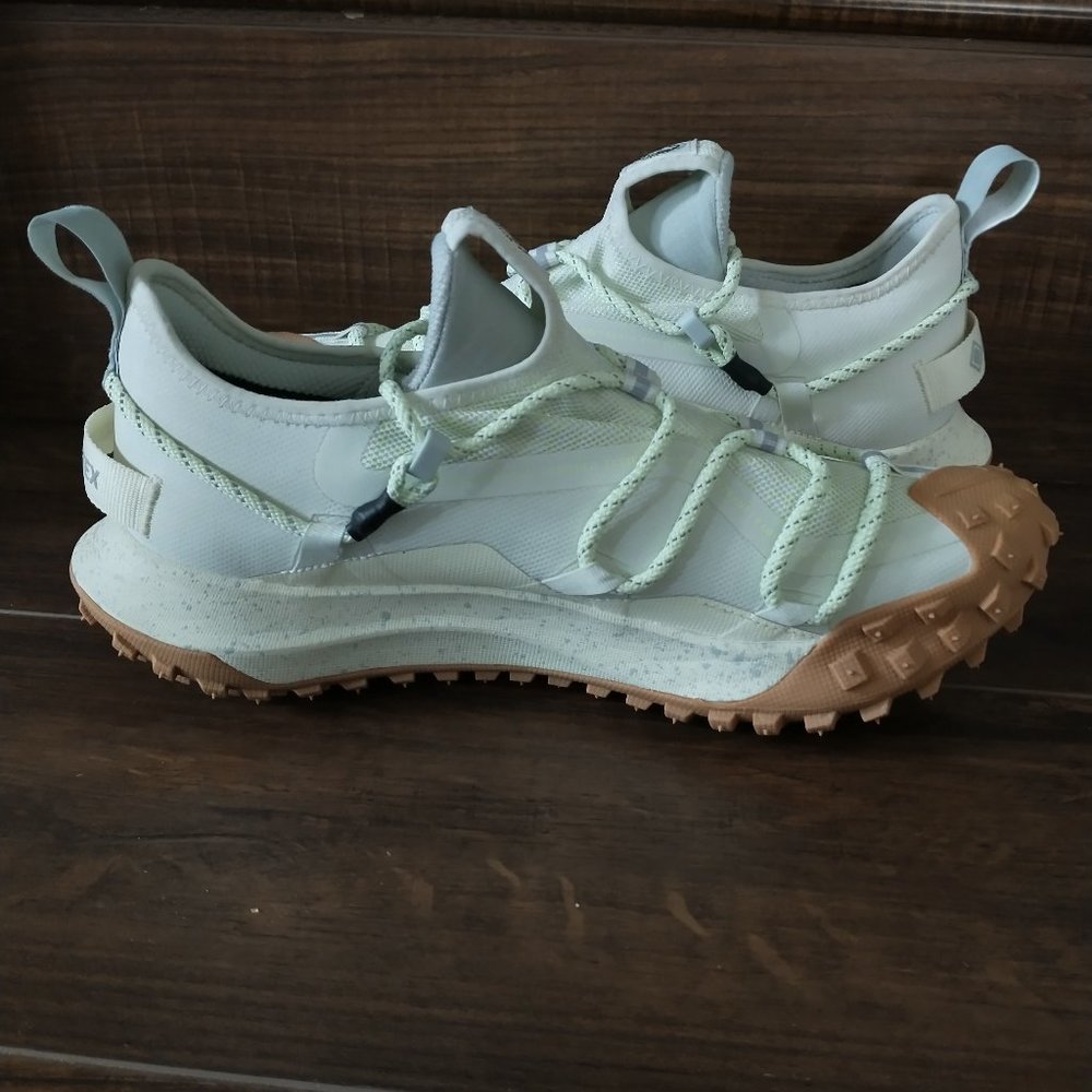 NIKE ACG Mountain Fly Low. Goretex